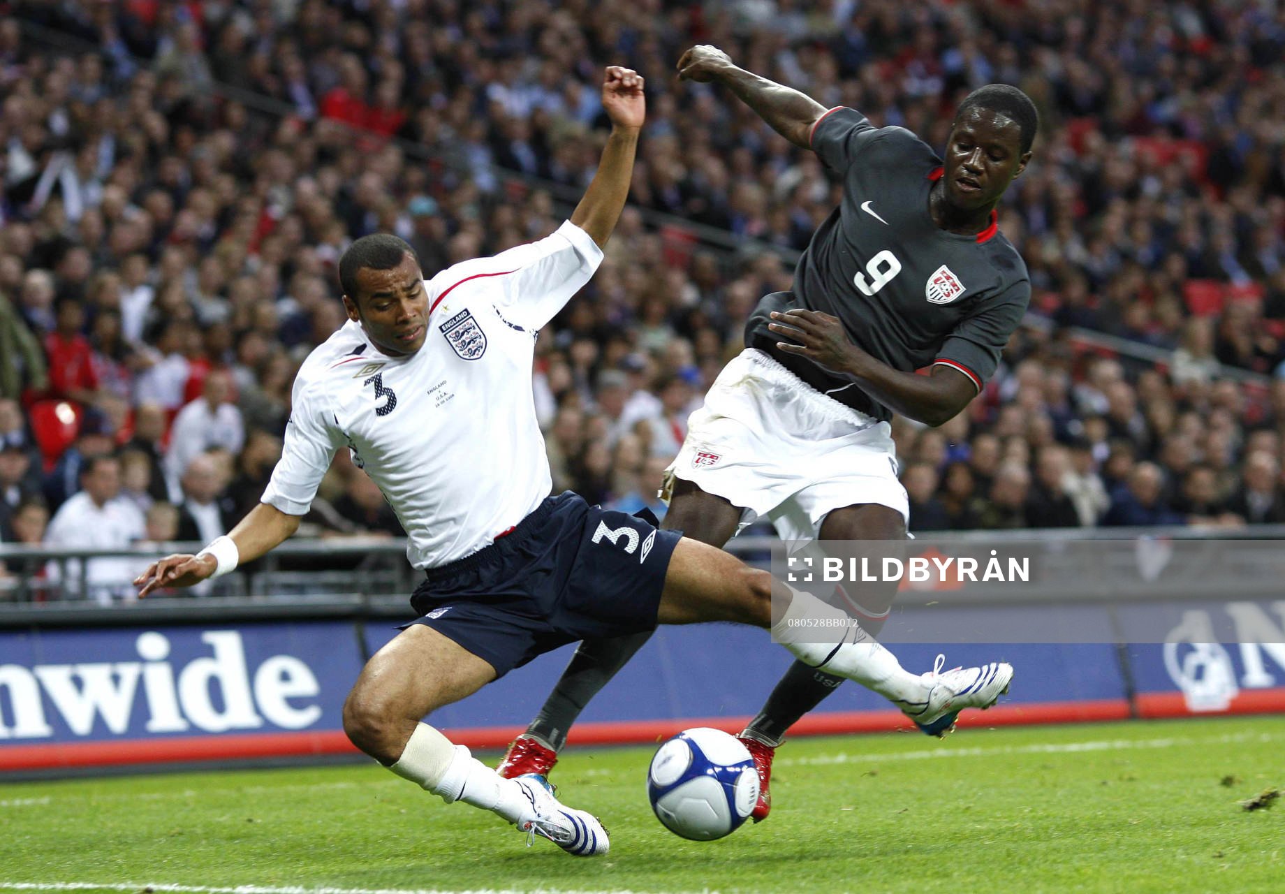 Ashley Cole och Eddie Johnson