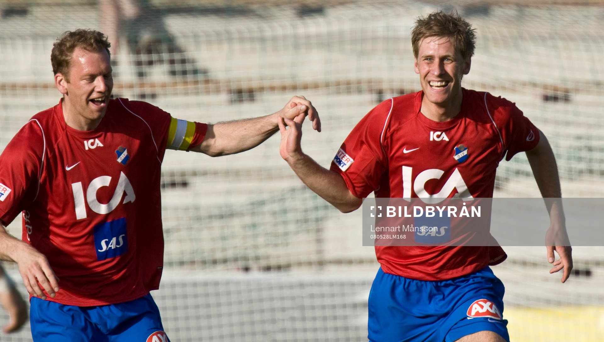 Mario Vasilj grattas av Fredrik Bild, jubel