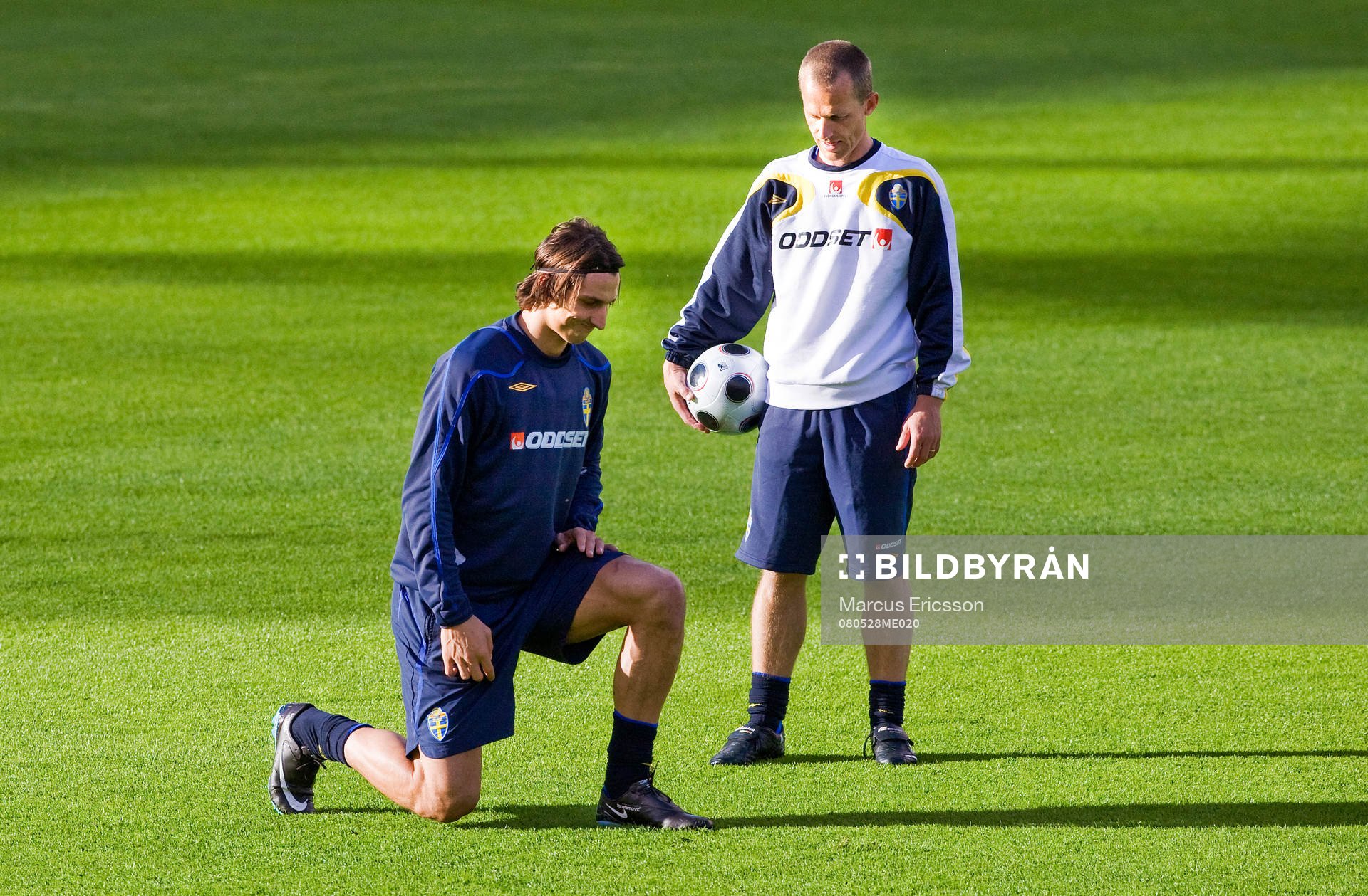 Zlatan Ibrahimovic värmer och tänjer