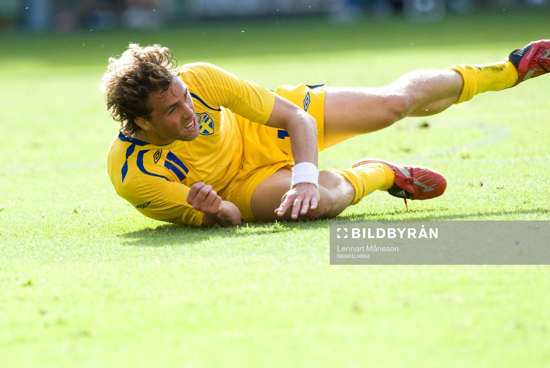   Johan Elmander skadad.