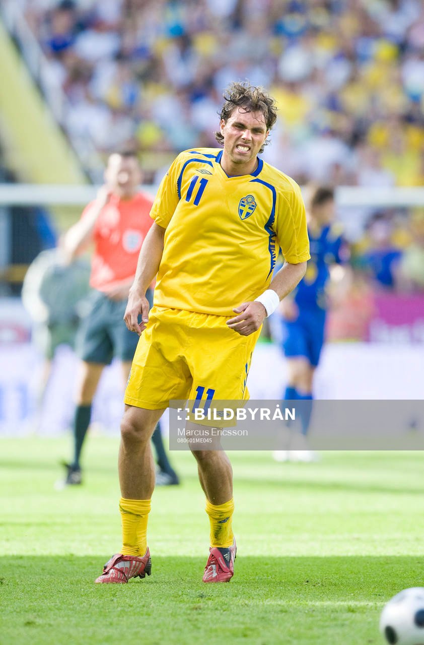 Johan Elmander, Sverige, har ont i foten