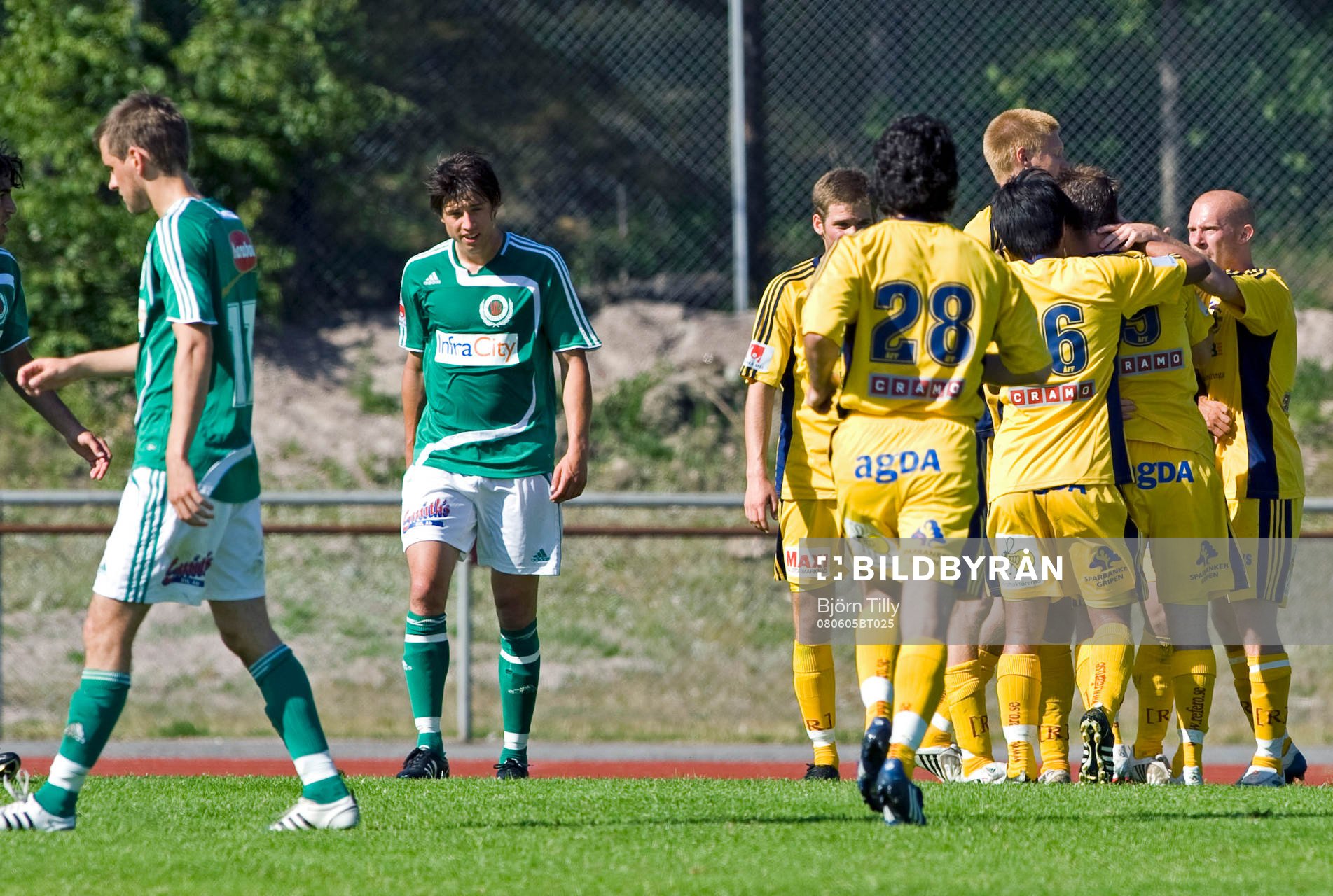  Målglädje i Ängelholm efter 0-1 av Patrik Larsson. Jubel.