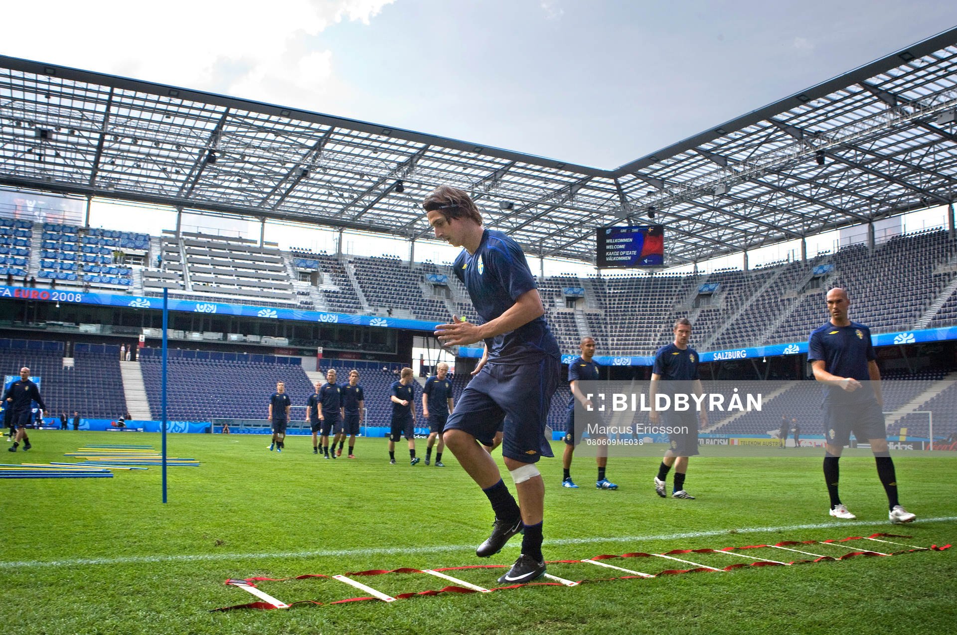 Träning på matcharenan Wals-Siezenheim Stadium i