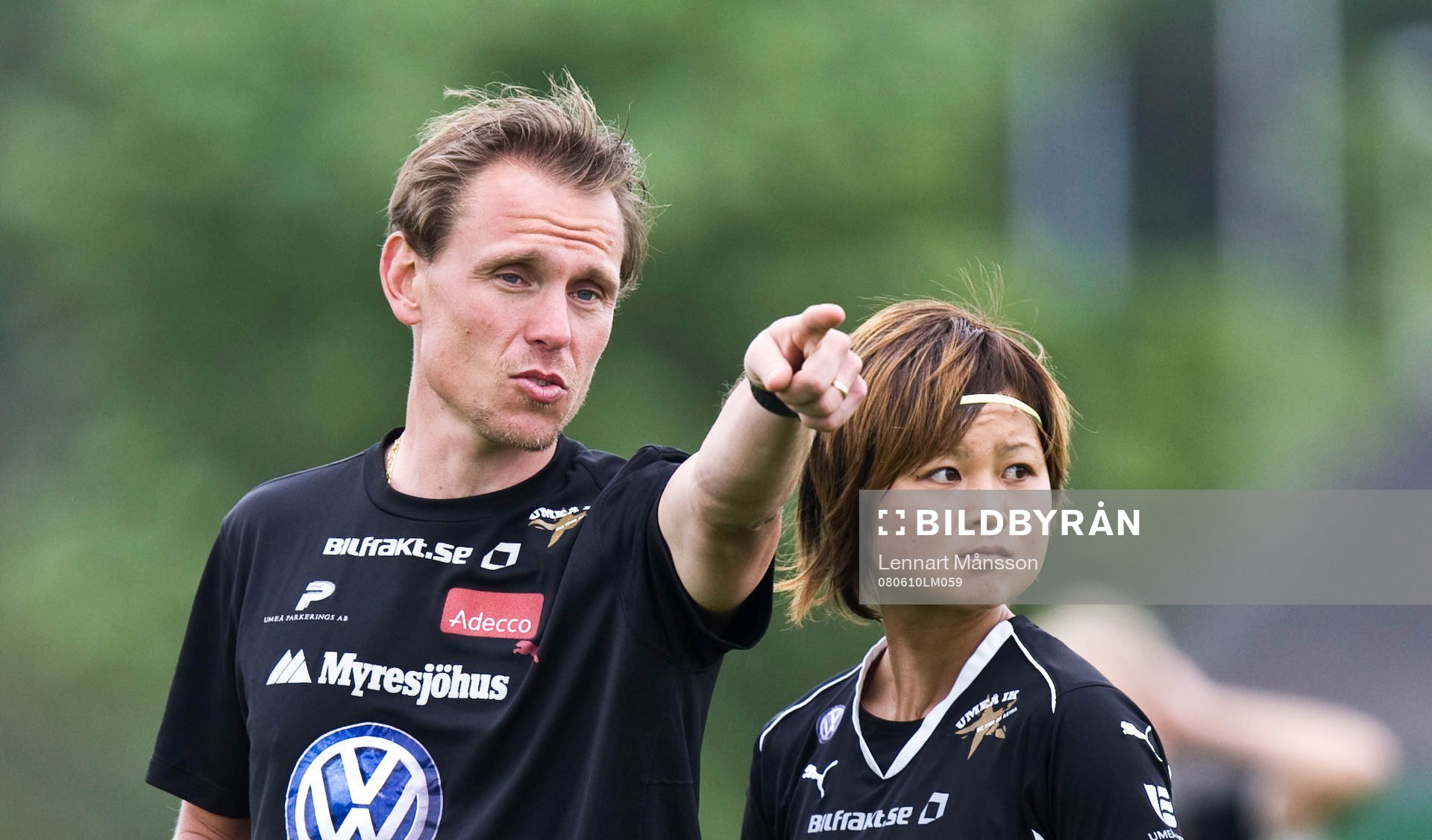 Andrée Jeglertz, tränare, instruerar Mami Yamaguchi