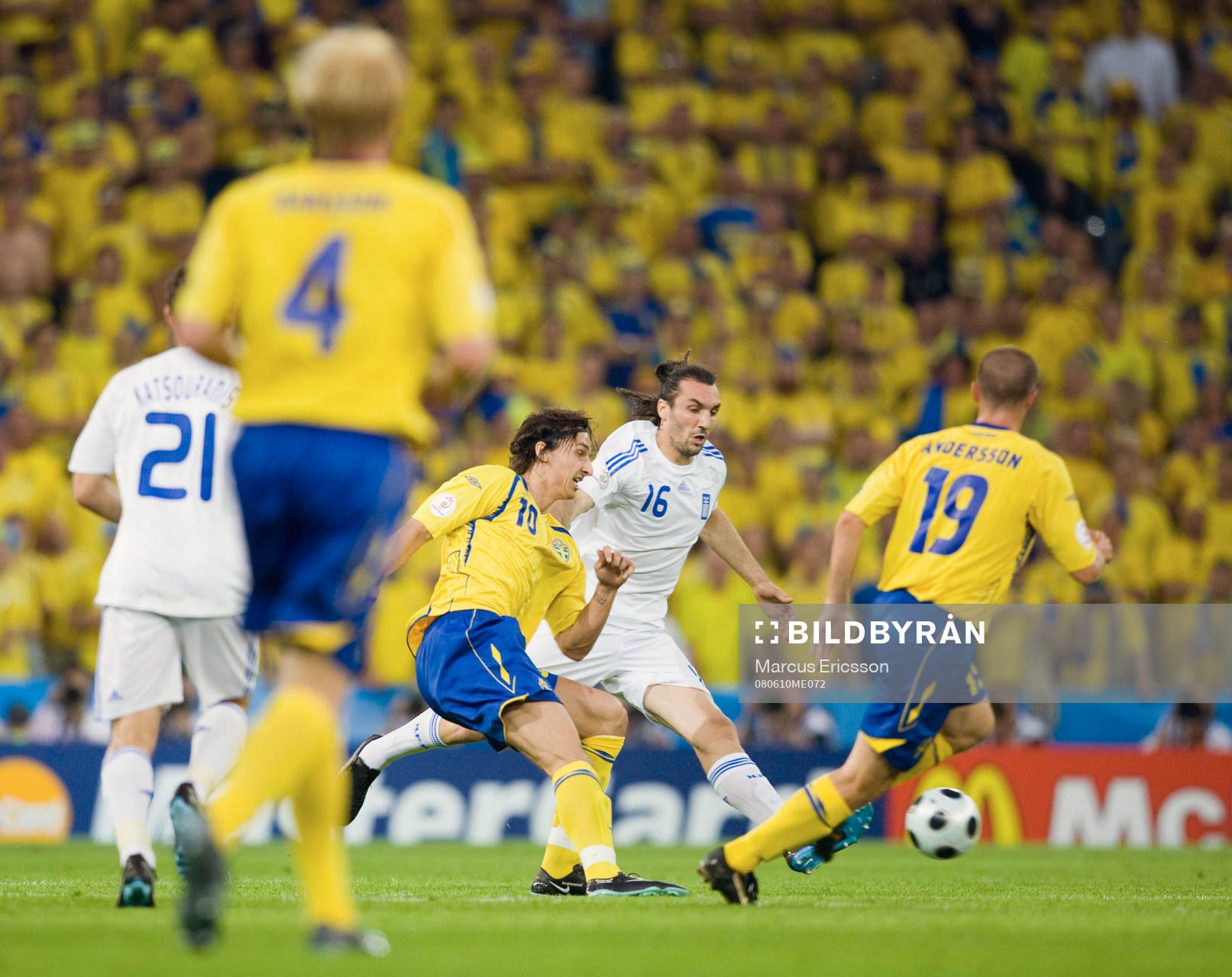 Zlatan Ibrahimovic, Sverige tas hårt