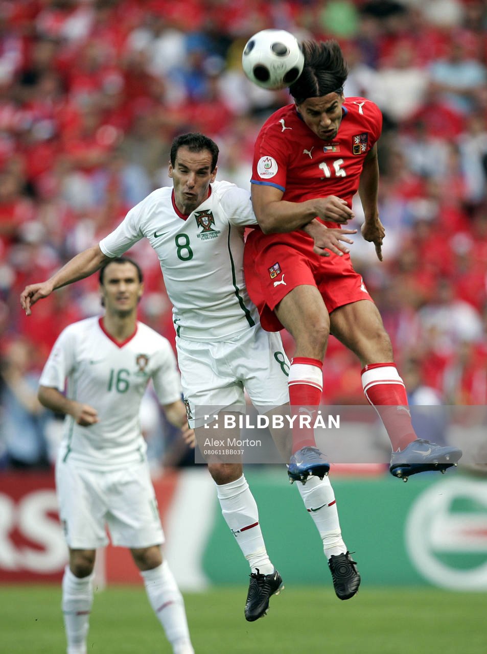 Milan Baros och Petit, nickduell