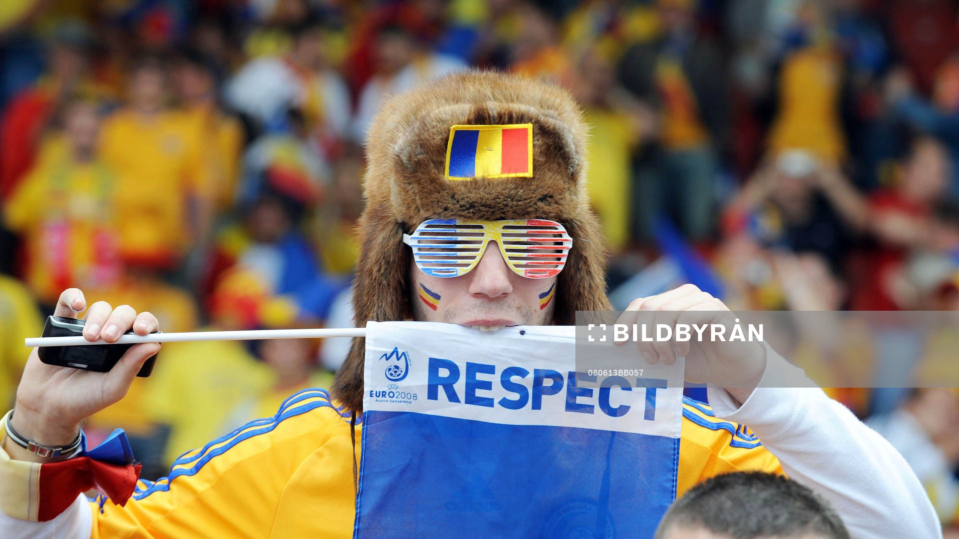Fan, supporter, flagga, respekt, respect, mössa,