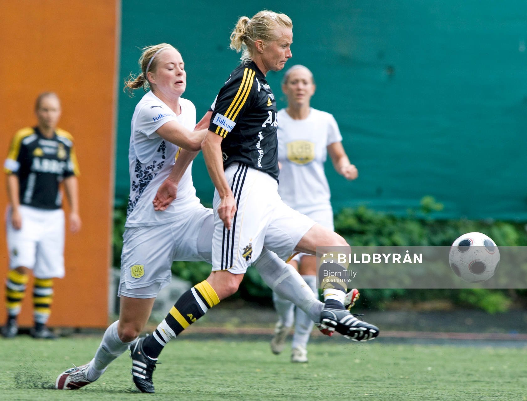 Dora Stefansdottir, LdB Malmö och Anne Mäkinen, AIK