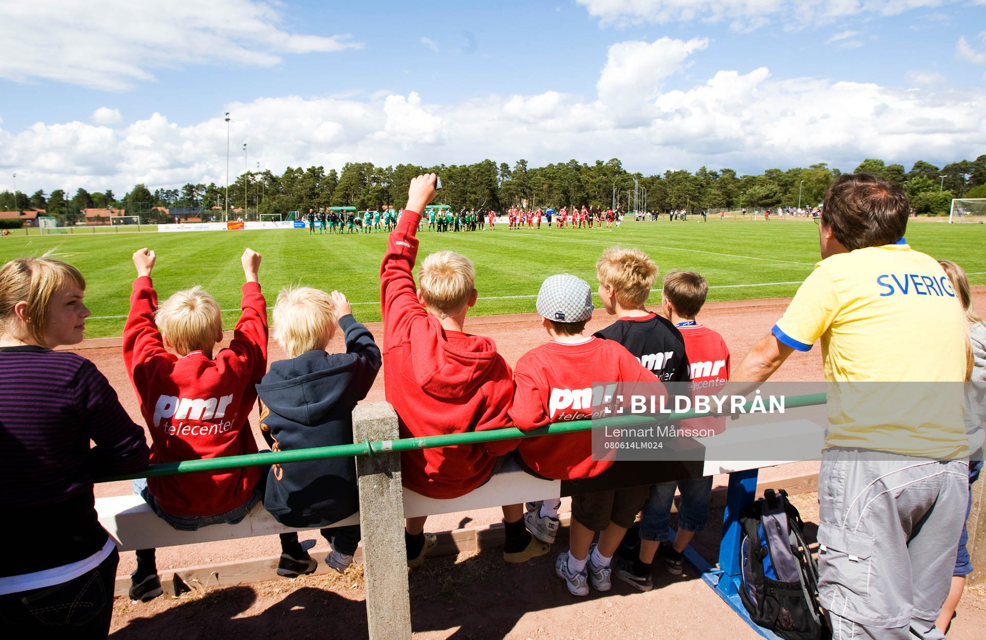 Storpublik 610 åskådare. Horna-supportrar jublar