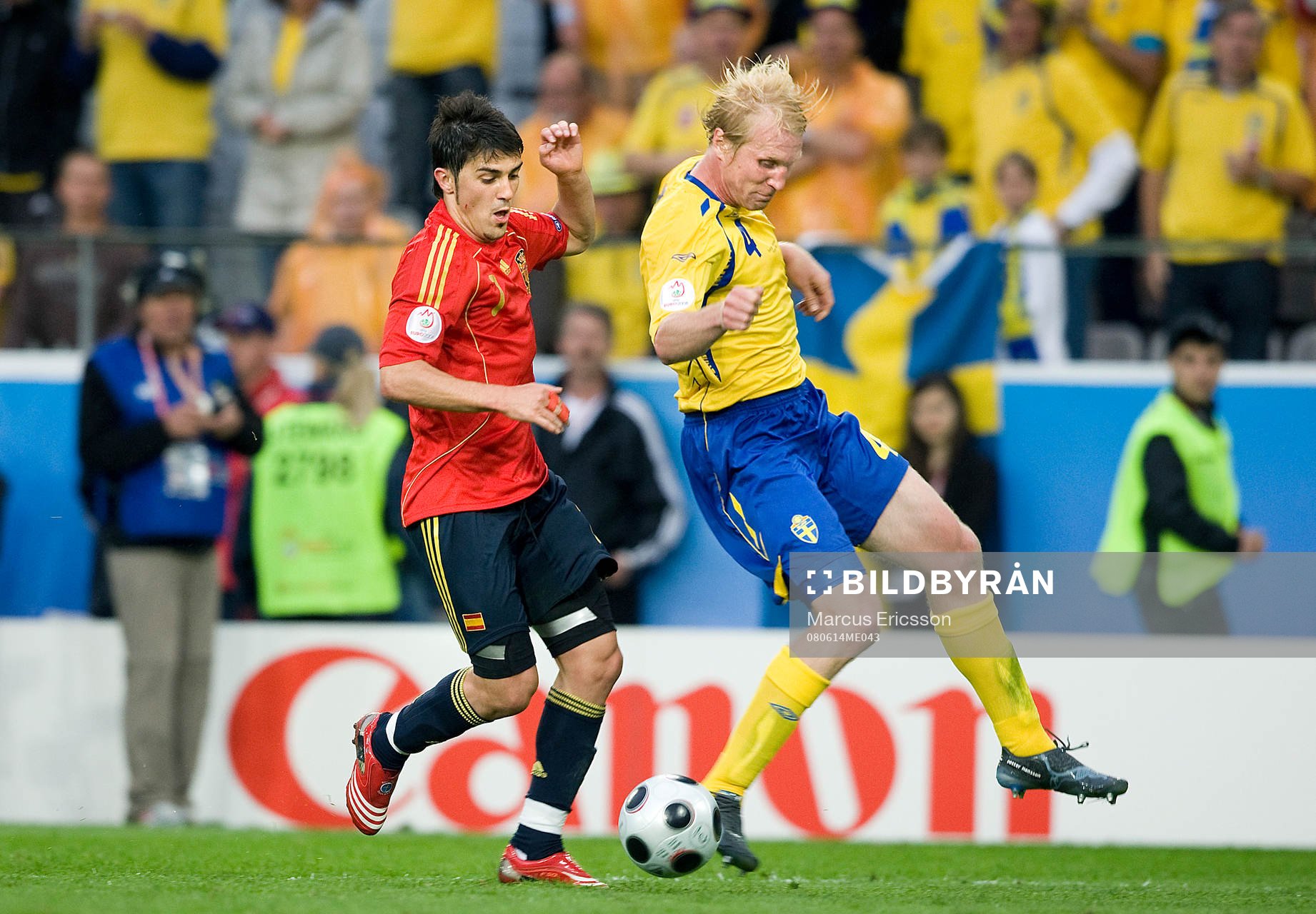 David Villa, Spanien tar sig förbi Petter Hansson, Sverige
