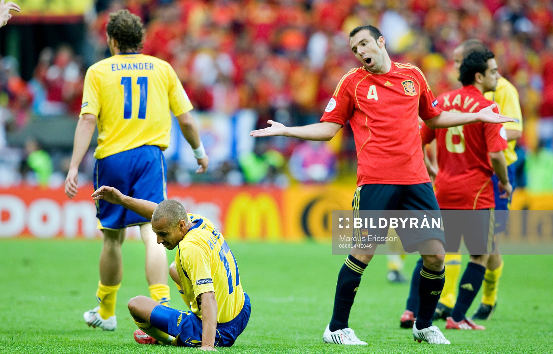  Henrik Larsson, Sverige och Carlos Marchena, Spanien.