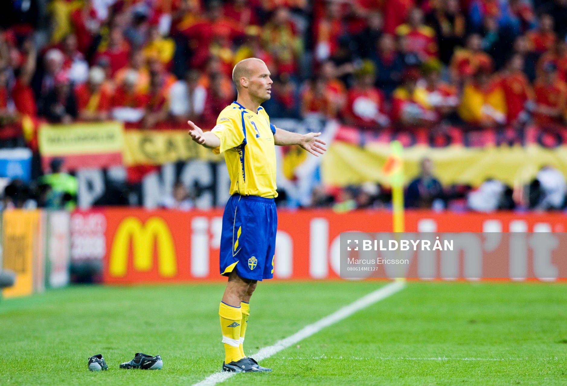 Fredrik Ljungberg, Sverige, byter skor men får inte komma