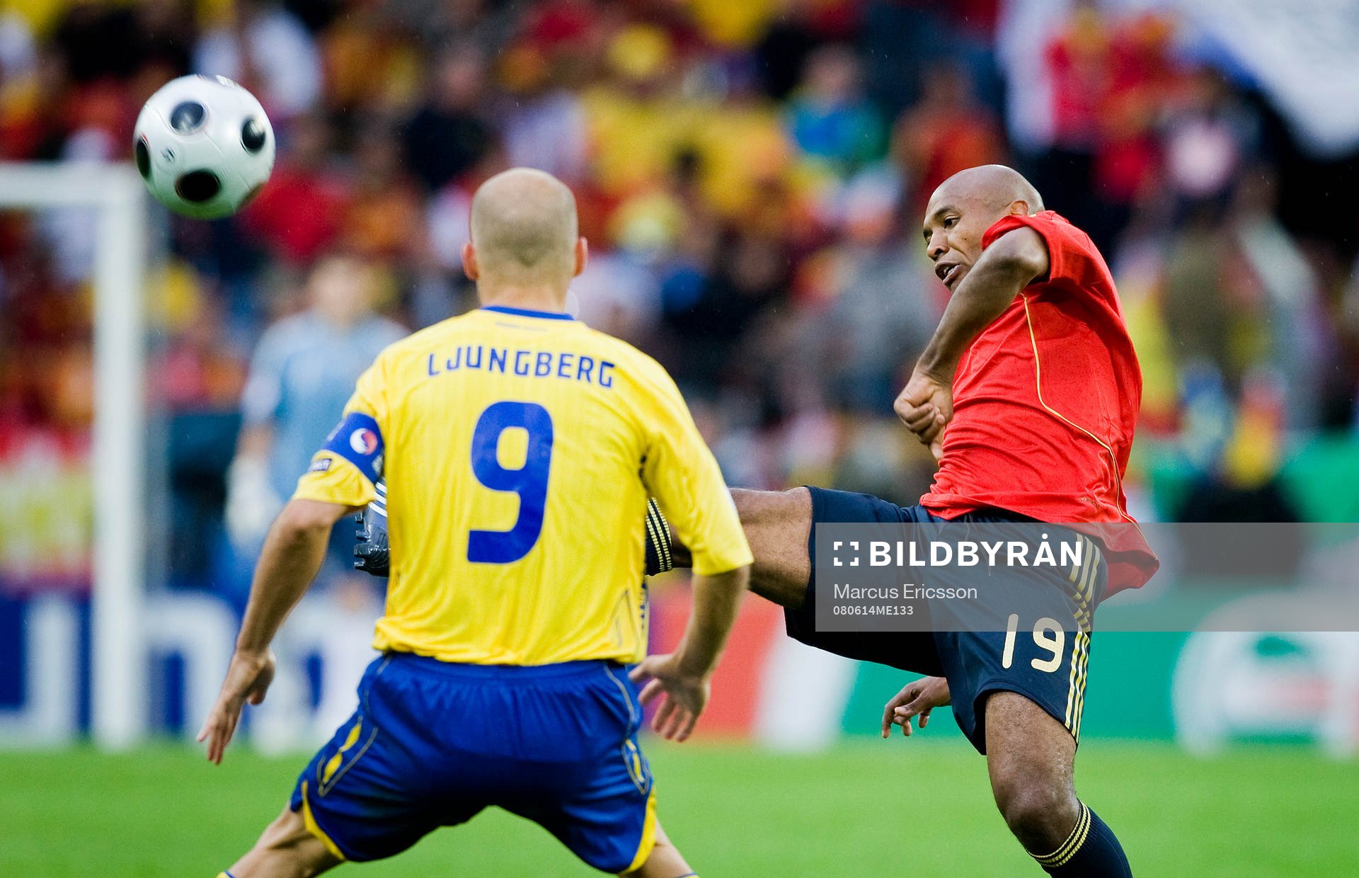 Fredrik Ljungberg, Sverige, och Marcos Senna, Spanien