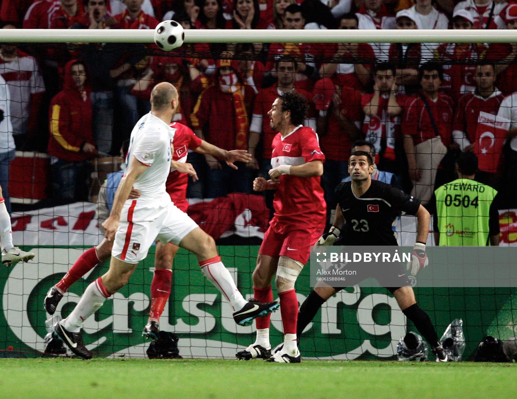 Jan Koller, Tjeckien, gör första målet