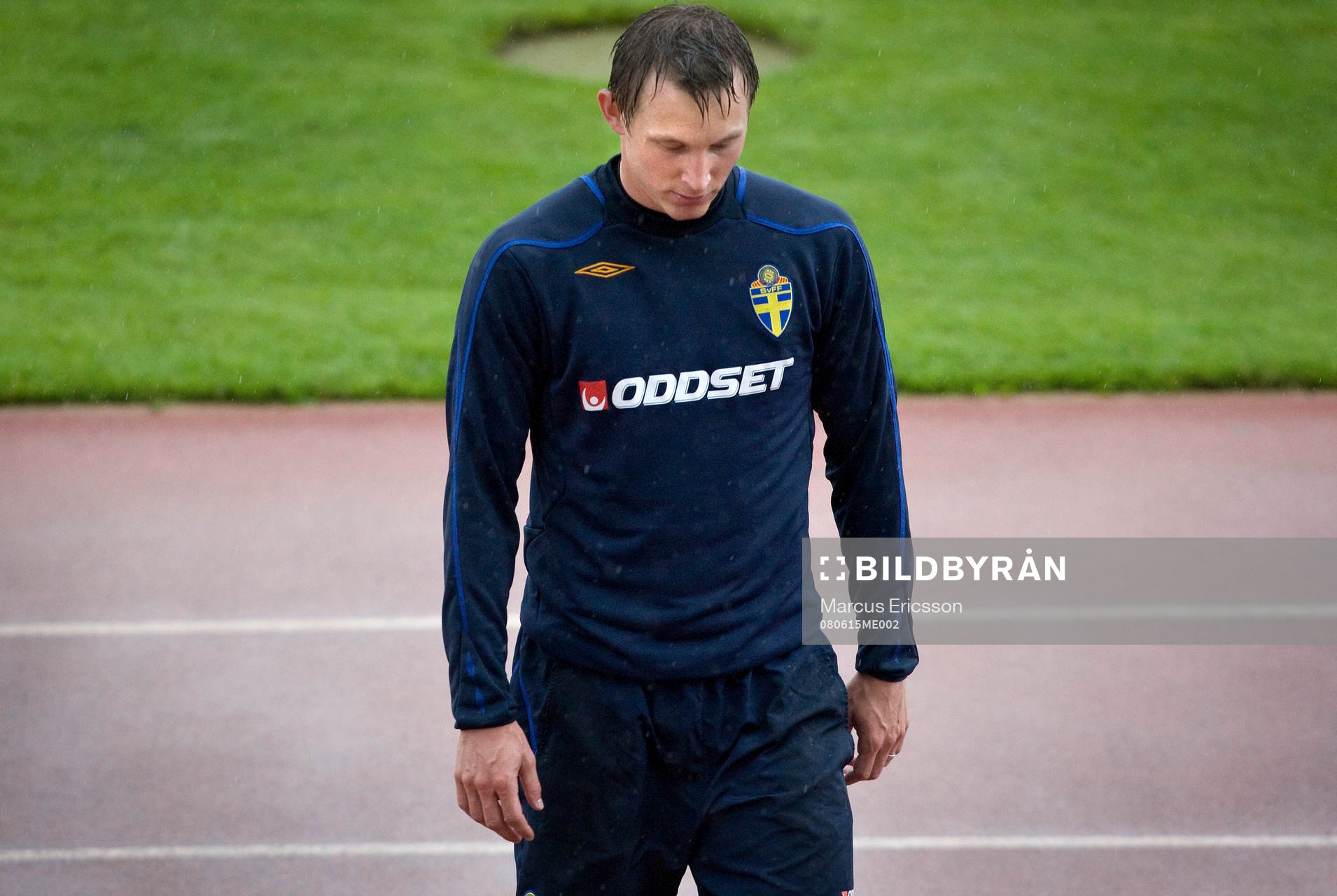 Kim Källström lämnar planen arg