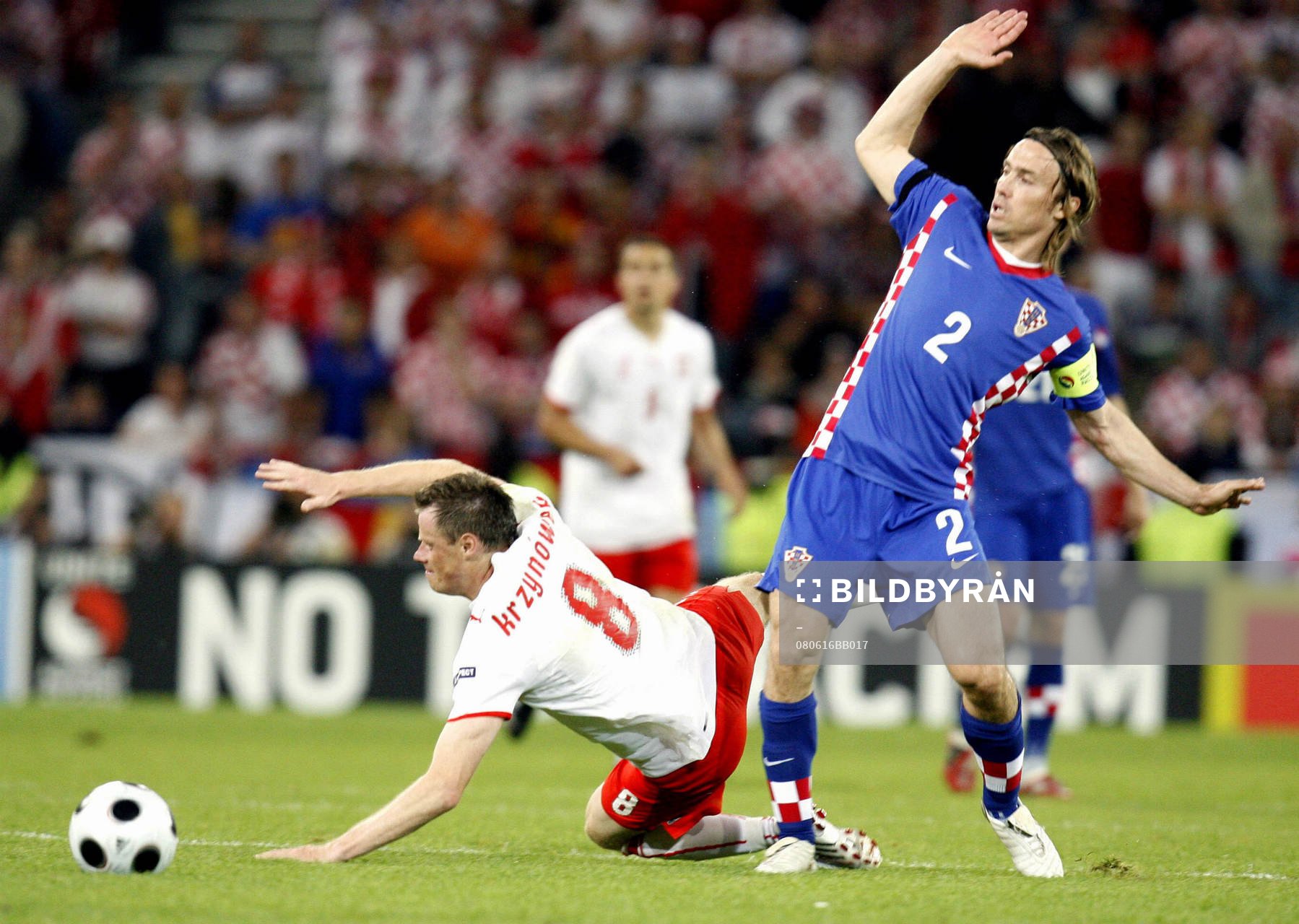 Jacek Krzynowek, Polen och Dario Simic, Kroatien
