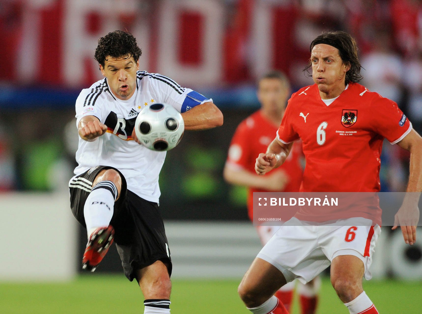 Michael Ballack, Tyskland och Rene Aufhauser, Österrike