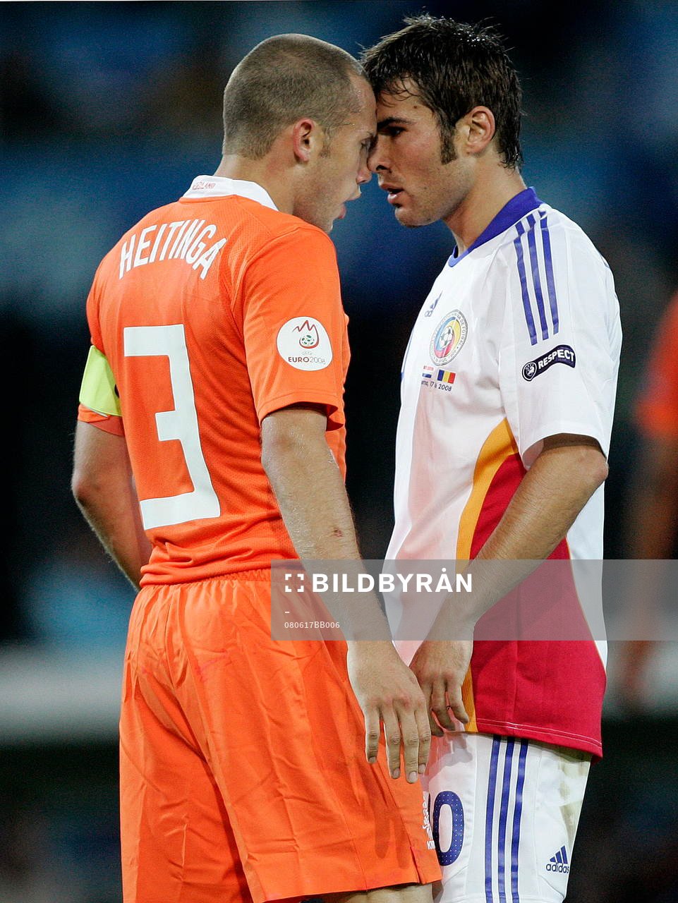Johnny Hetinga, Holland och Adrian Mutu, Rumänien, ger