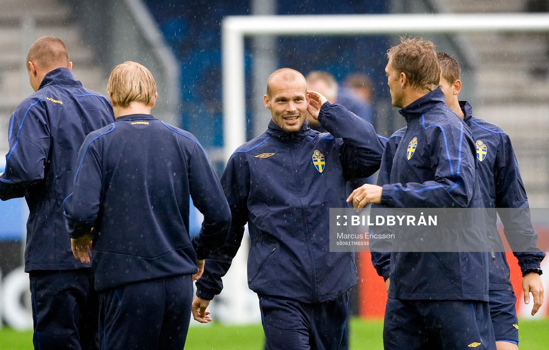 Sverige är tillbaka och tränar på stadion Tivoli Neu.