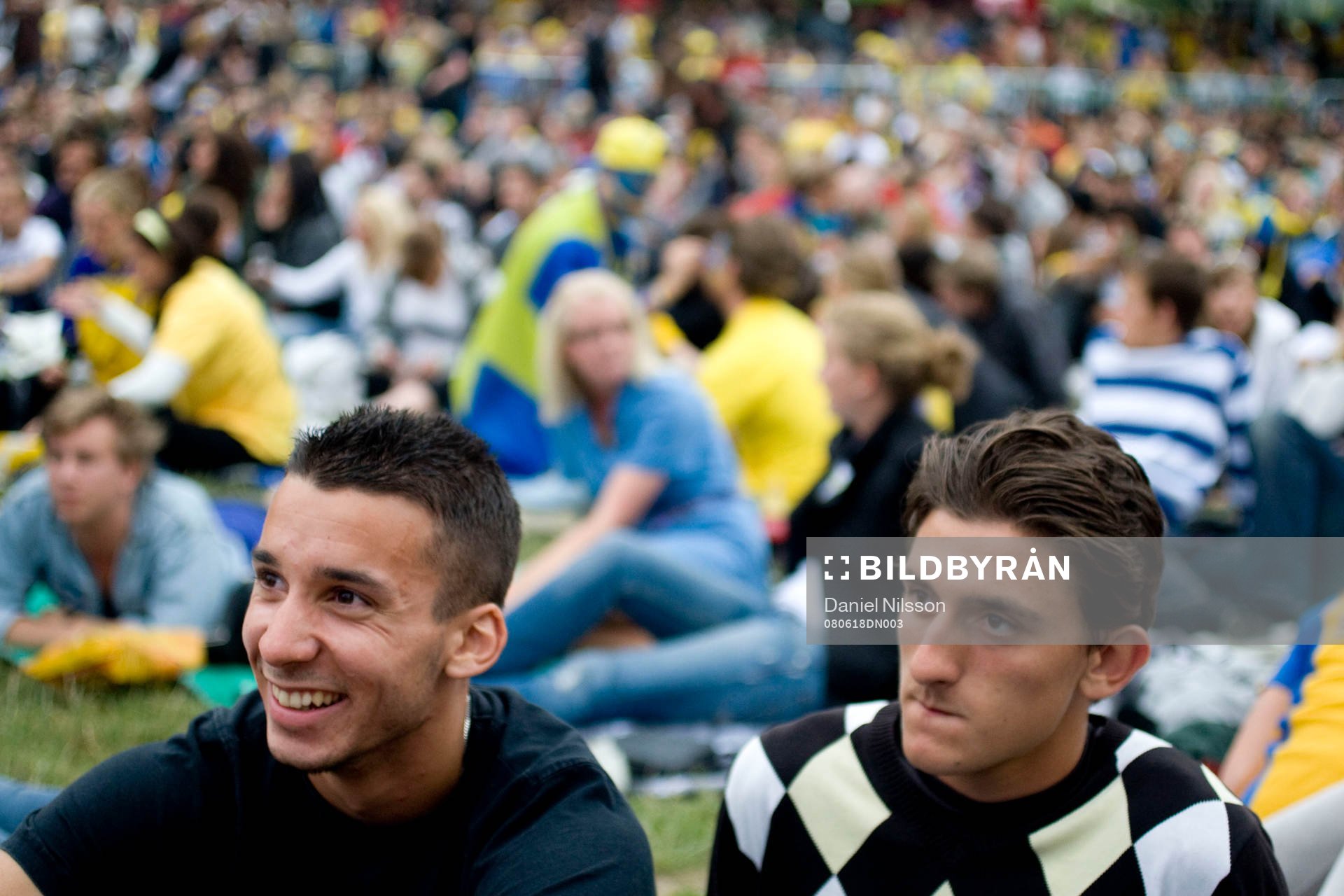 Fotboll, Agon Mehmeti och Guilermo Molins tittar på EM,