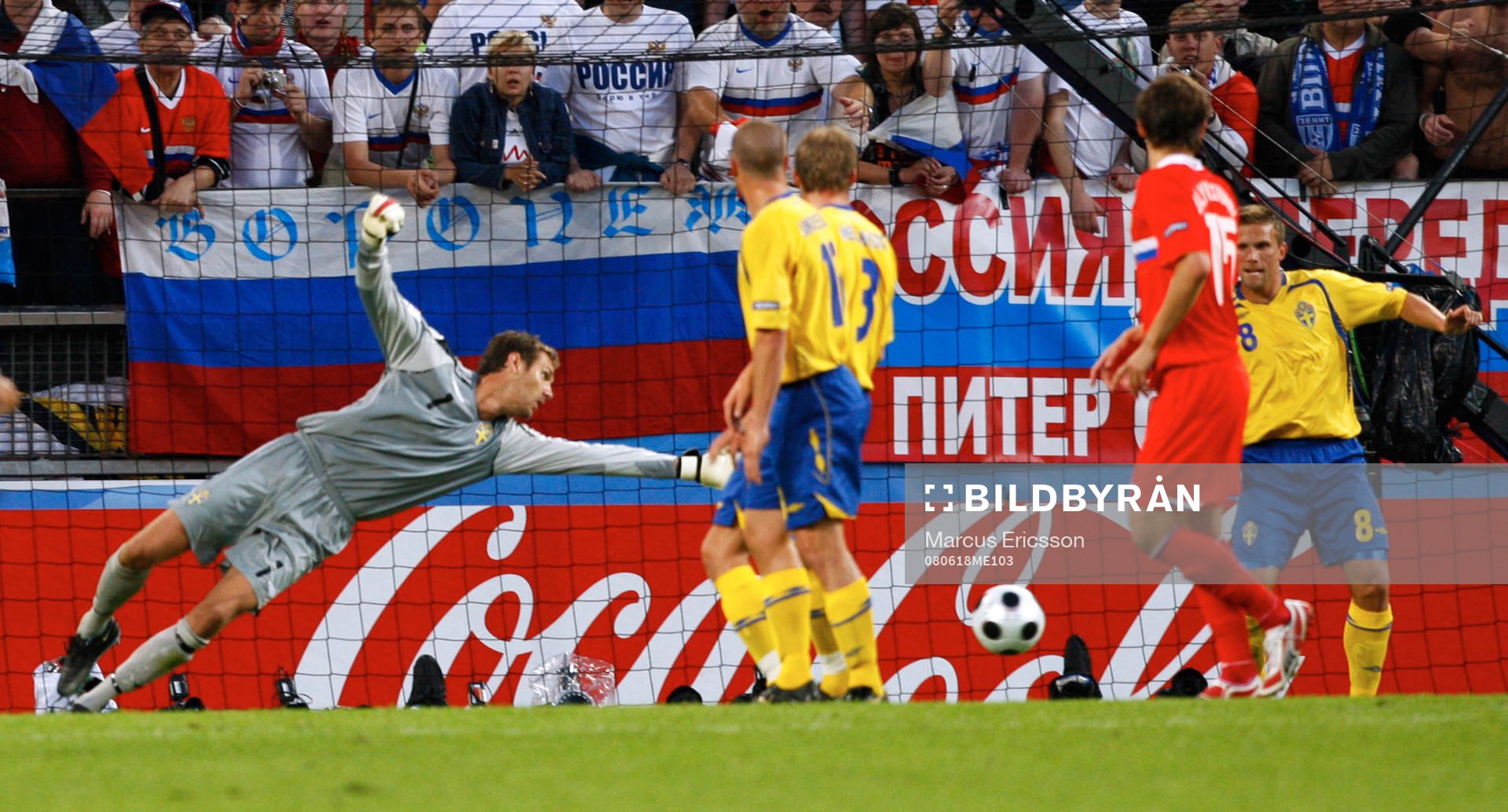 Andreas Isaksson, målvakt, Sverige, släpper in 1-0 till
