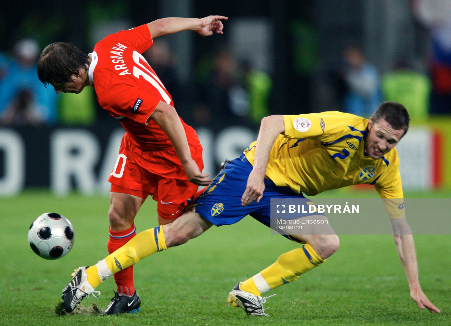 Andrei Arshavin, Ryssland och Mikael Nilsson, Sverige