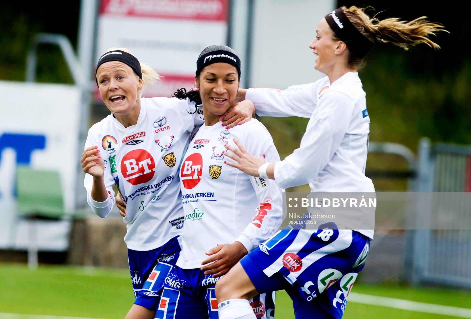  Josefine Öqvist, Daniela, Kosovare Asllani, Linköping, jubel.