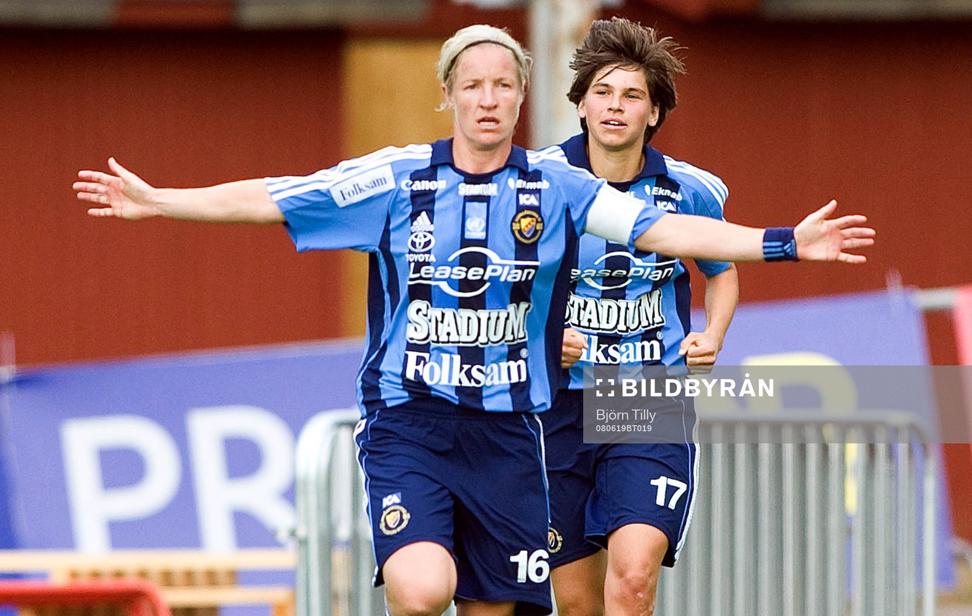  Victoria Svensson, och Ariane Hingst, Djurgården jubel