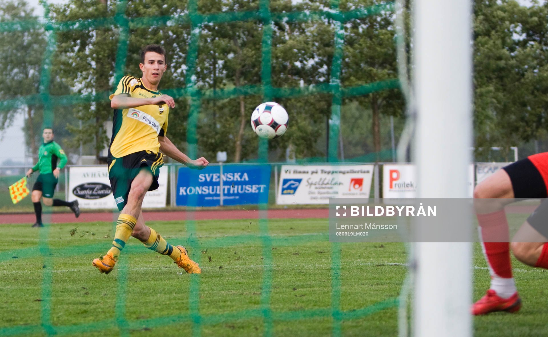 0-3, Fisnik Alaj som rundar målvakten