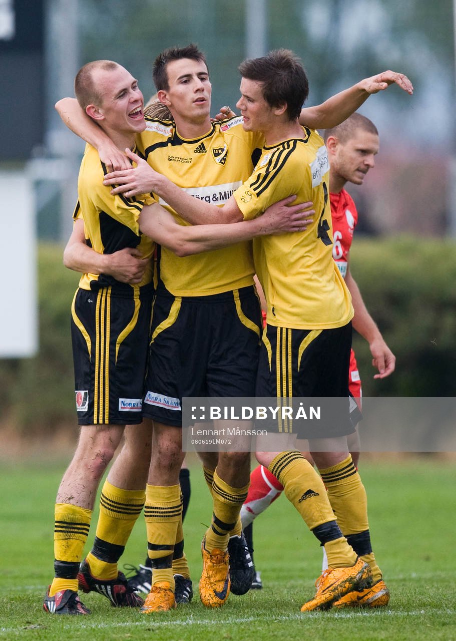 Måljubel, Fredrik Hägglund, Fisnik Alaj och Peter Olsson.