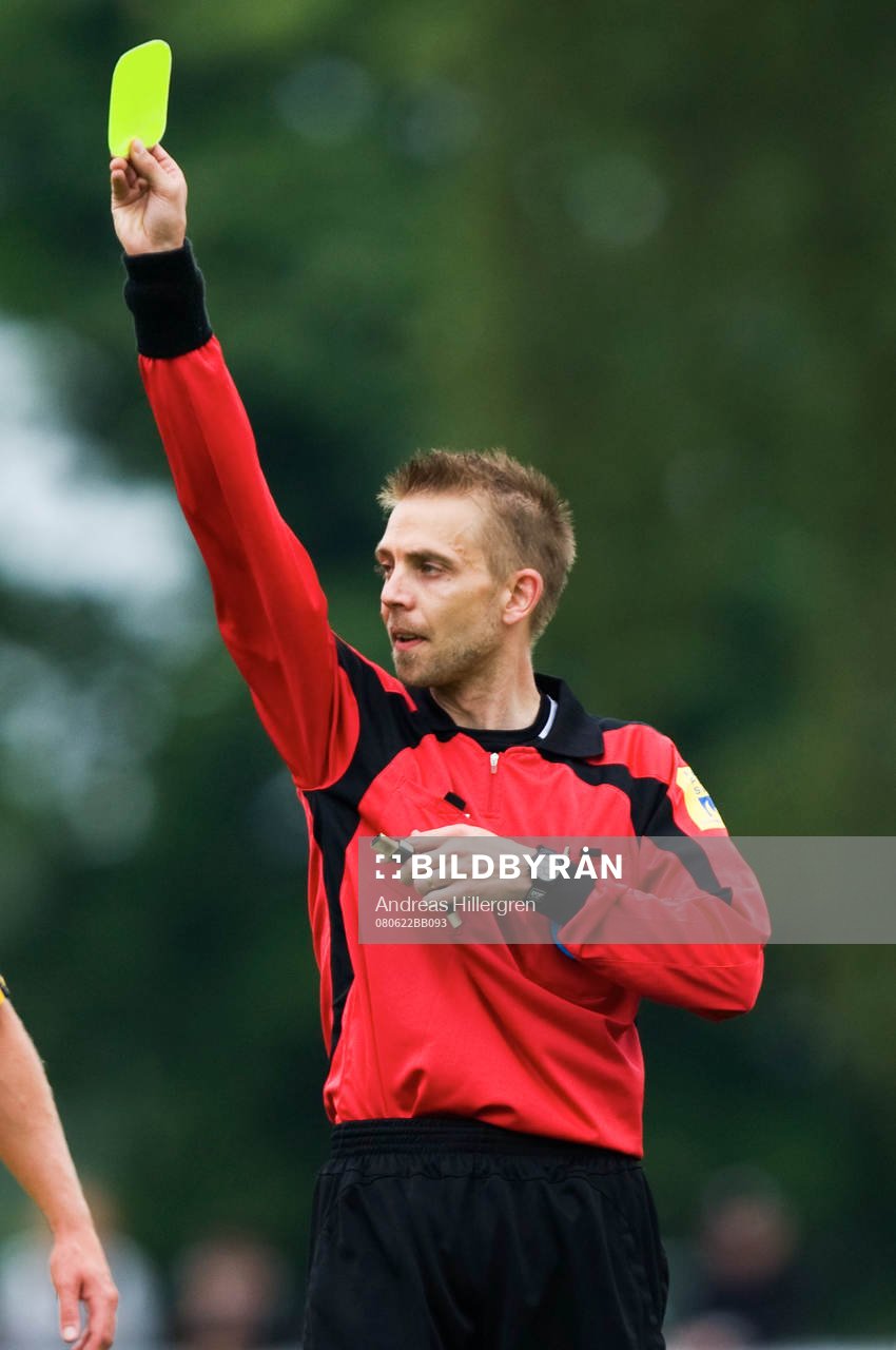 Johan Hamlin, domare, gult kort, varning