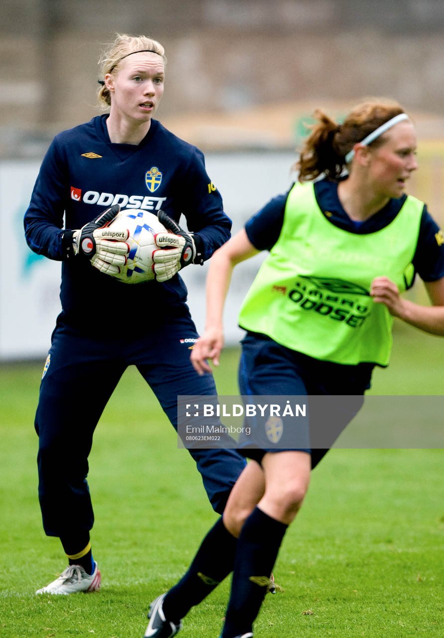 Hedvig Lindahl, målvakt