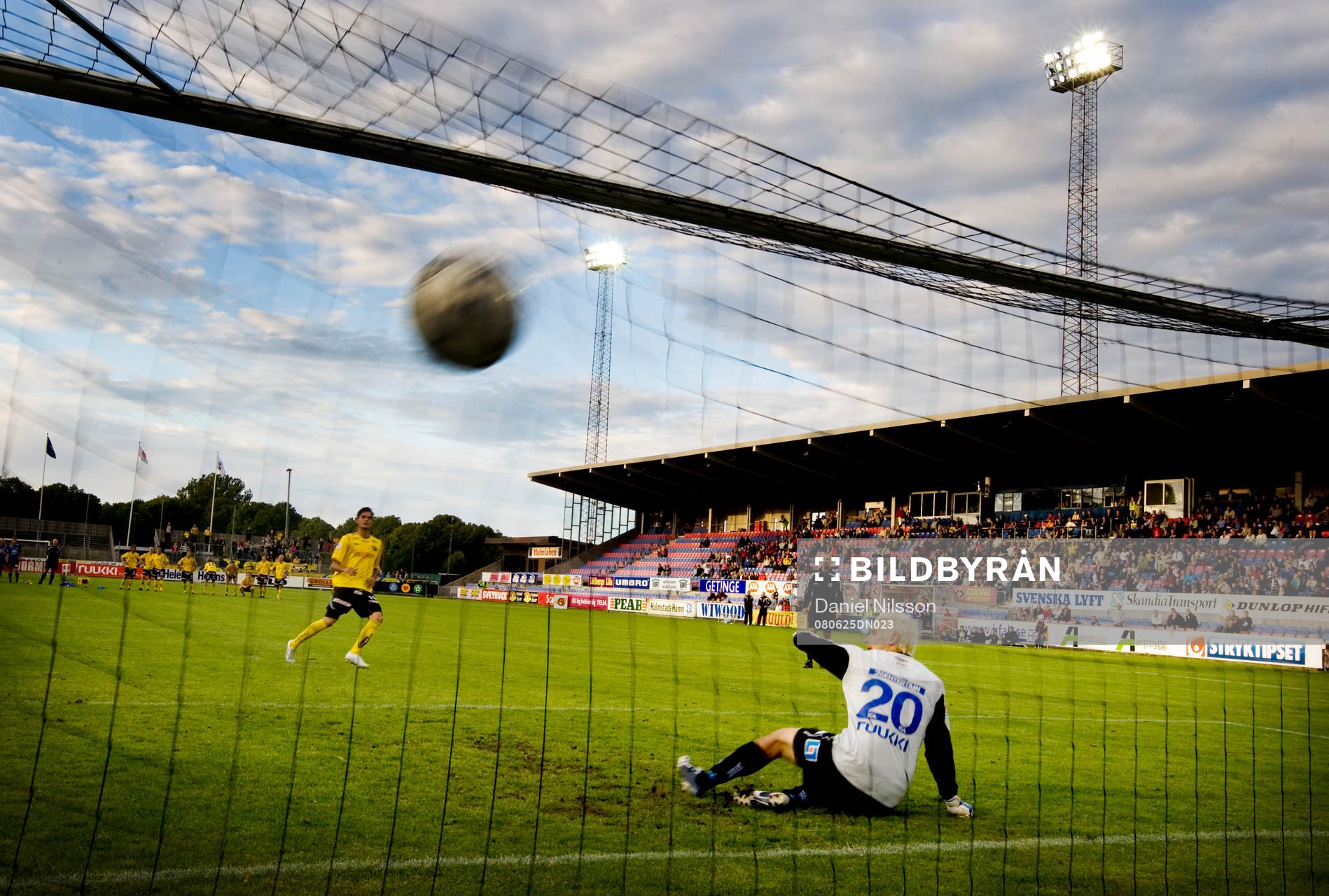 Denni Avdic, Elfsborg och Magnus Bahne, målvakt, Halmstad