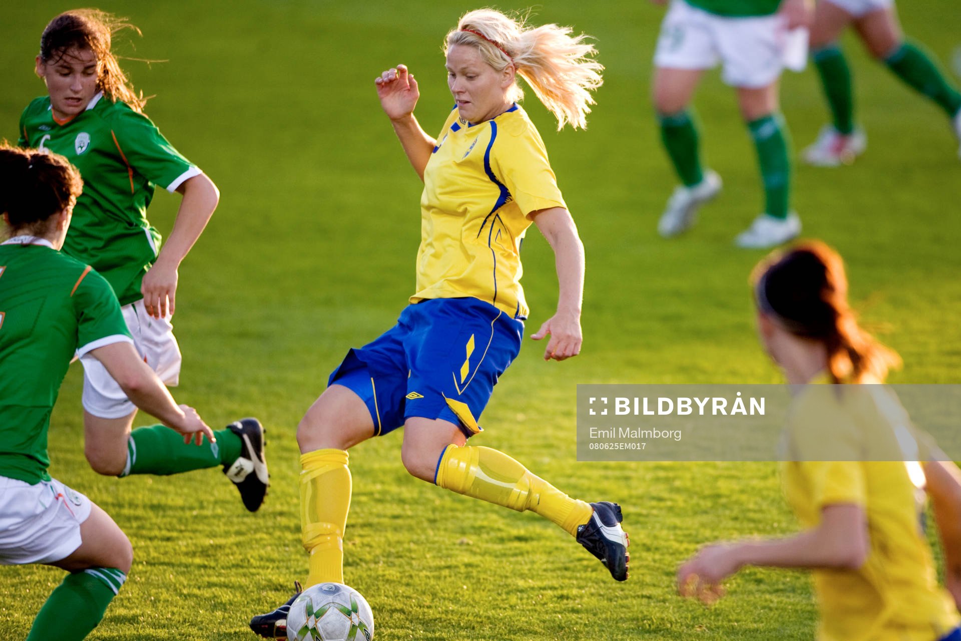 Lisa Dahlkvist, Sverige