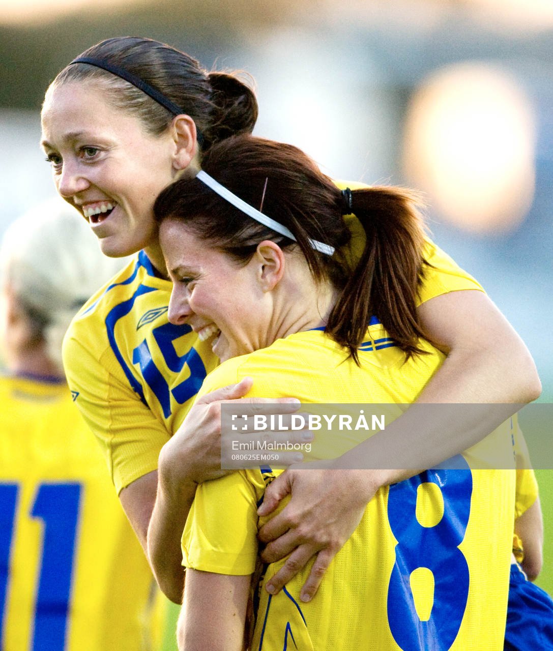 Therese Sjögran och Lotta Schelin, jubel