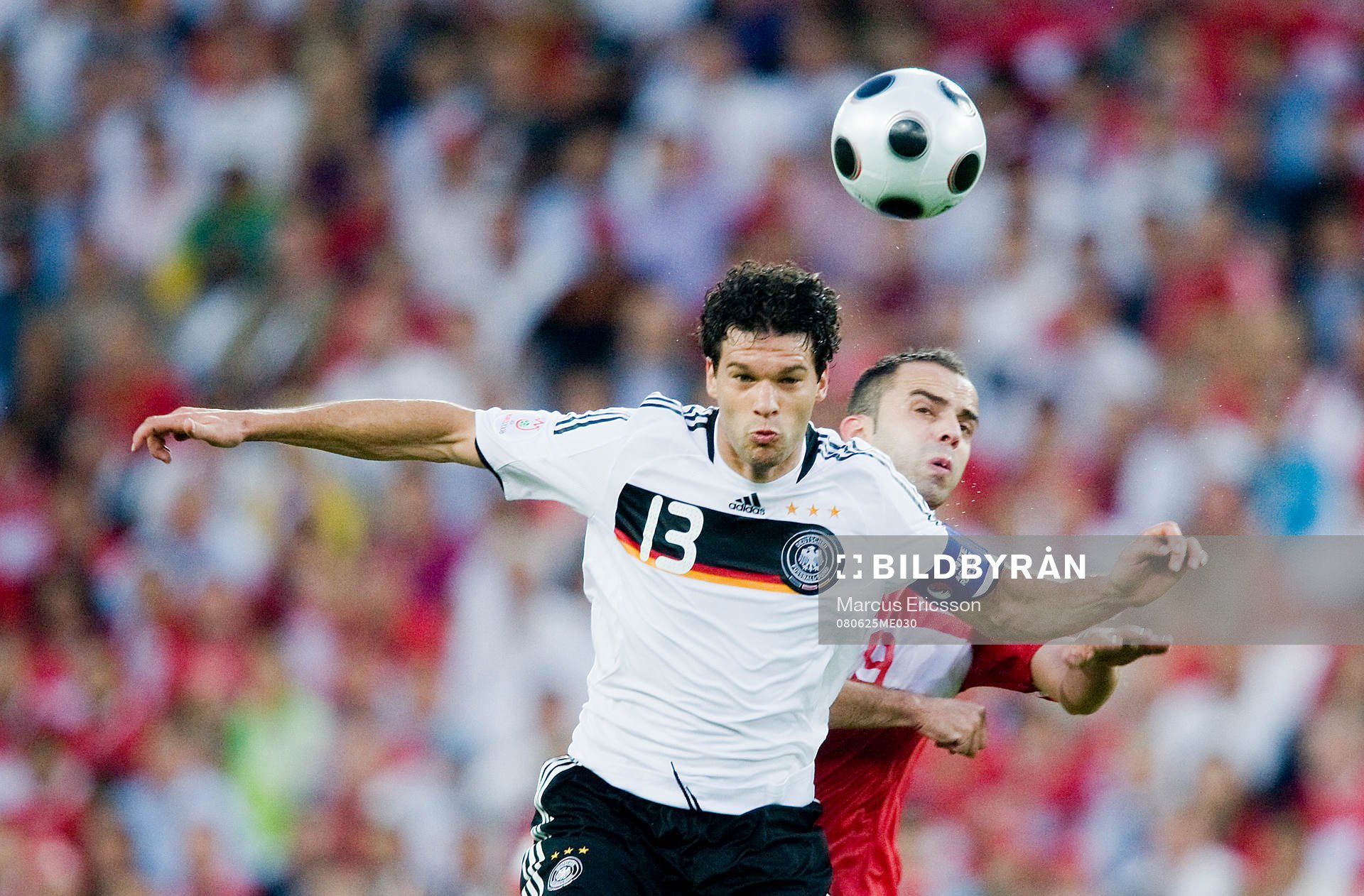 Michael Ballack, Tyskland och Semih Santürk, Turkiet