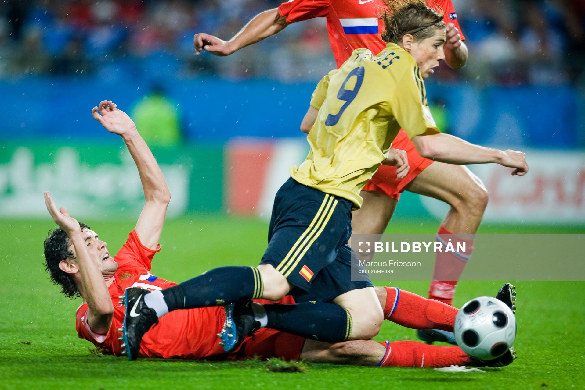 Yuri Zhirkov, Ryssland och Fernando Torres, Spanien