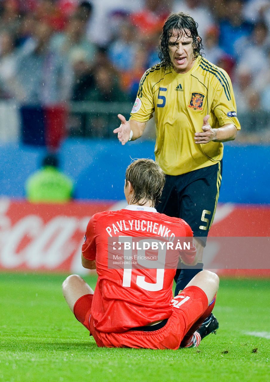Carles Puyol, Spanien och Roman Pavlyuchenko, Ryssland