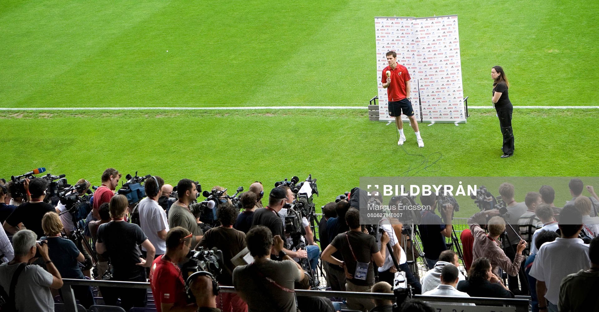 Träning på Franz -Horr Stadion. Xabi Alons, media