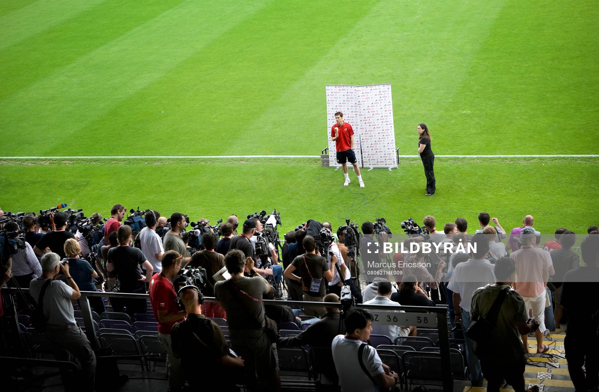 Träning på Franz -Horr Stadion. Xabi Alonso, media
