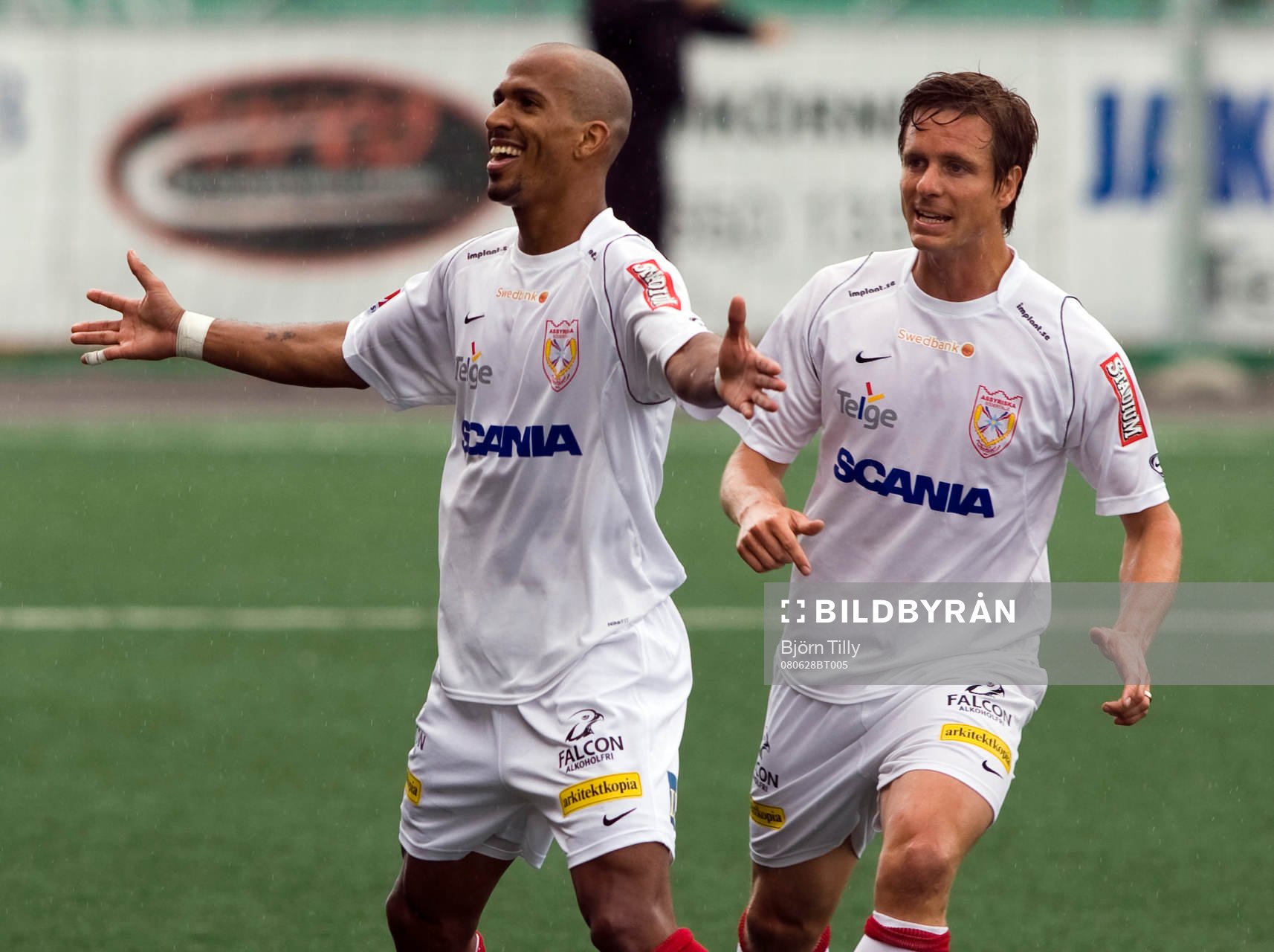 Marcos Ferreira, och Filip Bergman, Assyriska, jubel