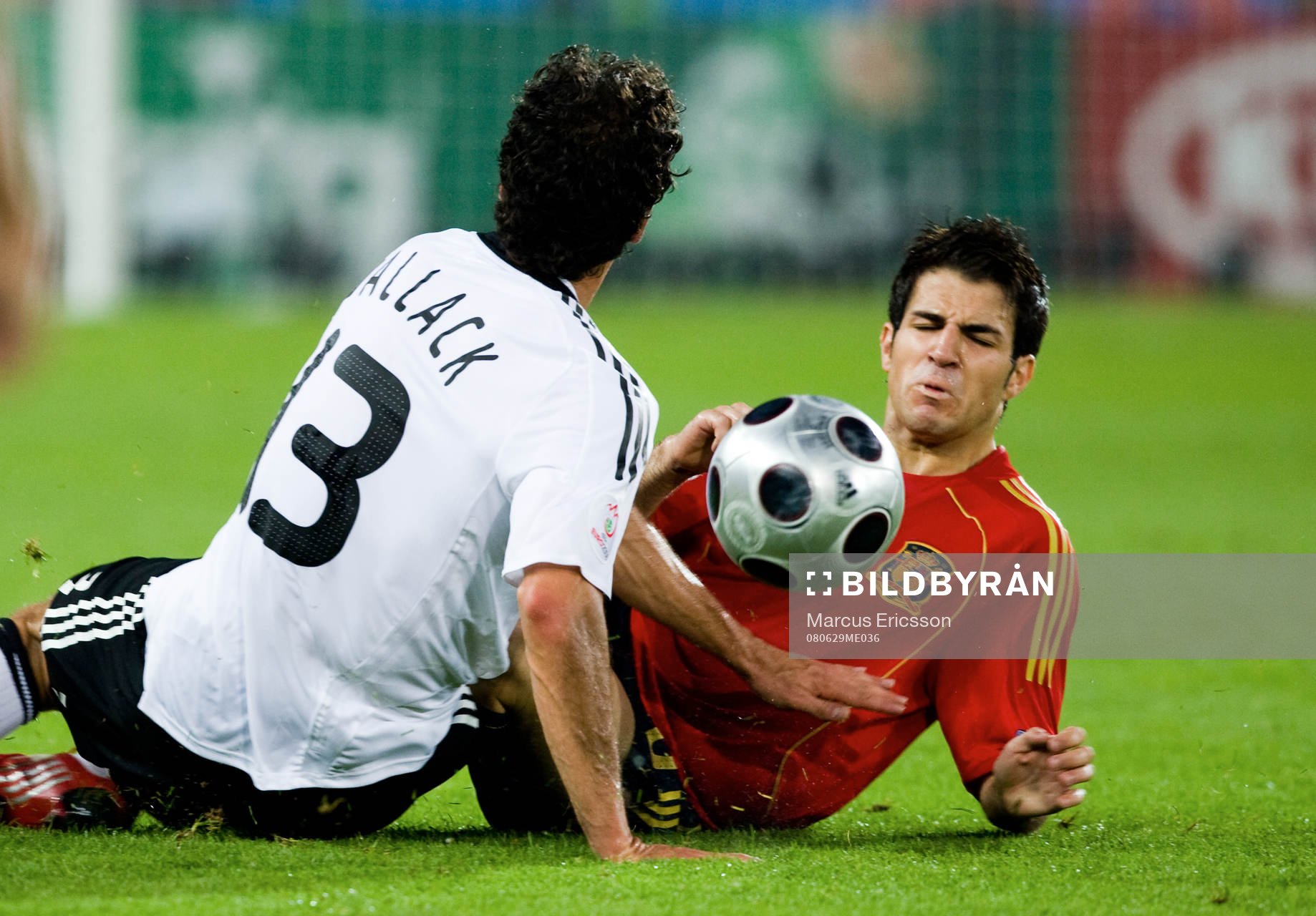 Michael Ballack, Tyskland, och Cesc Fábregas, Spanien
