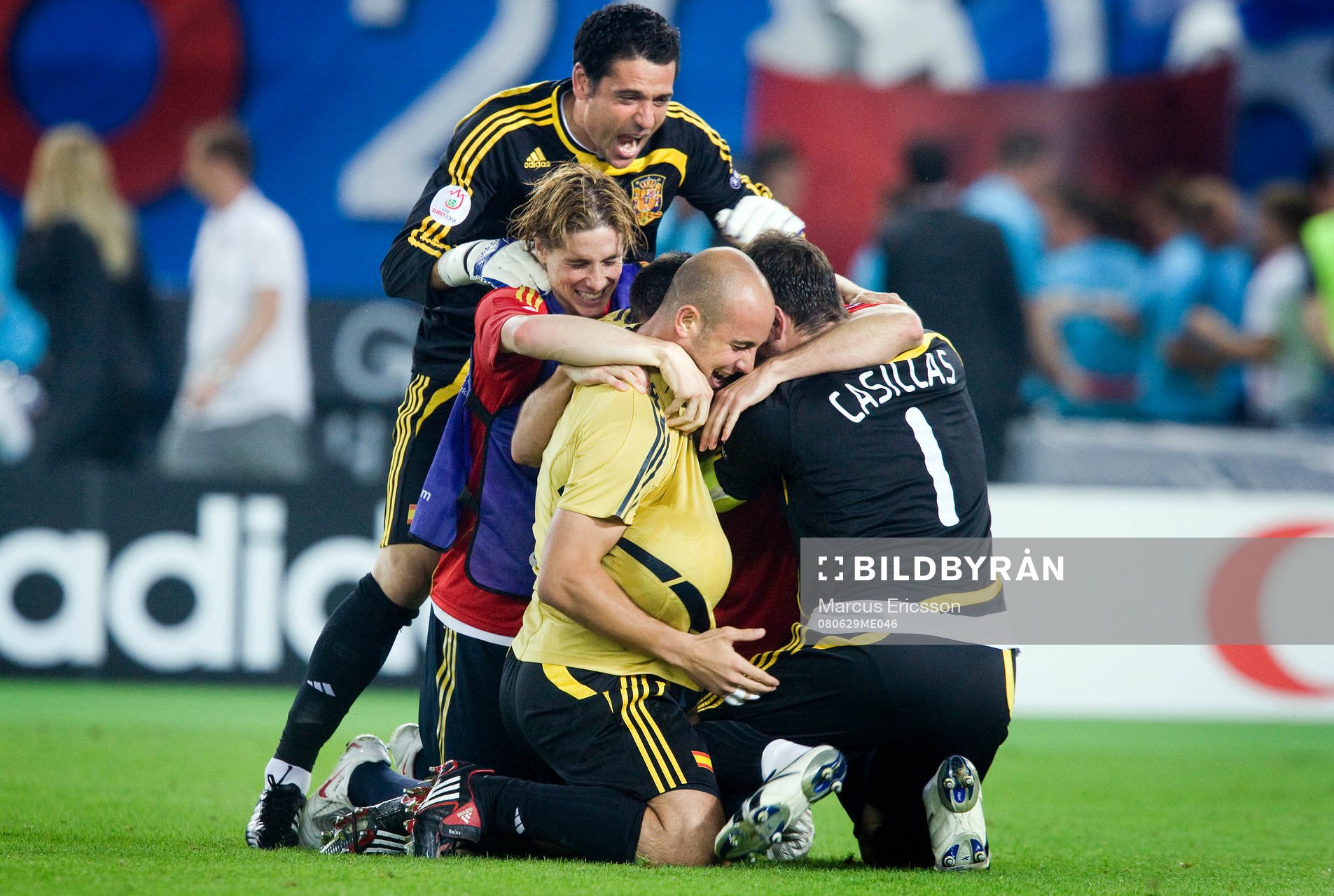  jubel, Andrés Palop, målvakt, Fernando Torres och Iker Casillas, målvakt, Spanien, 