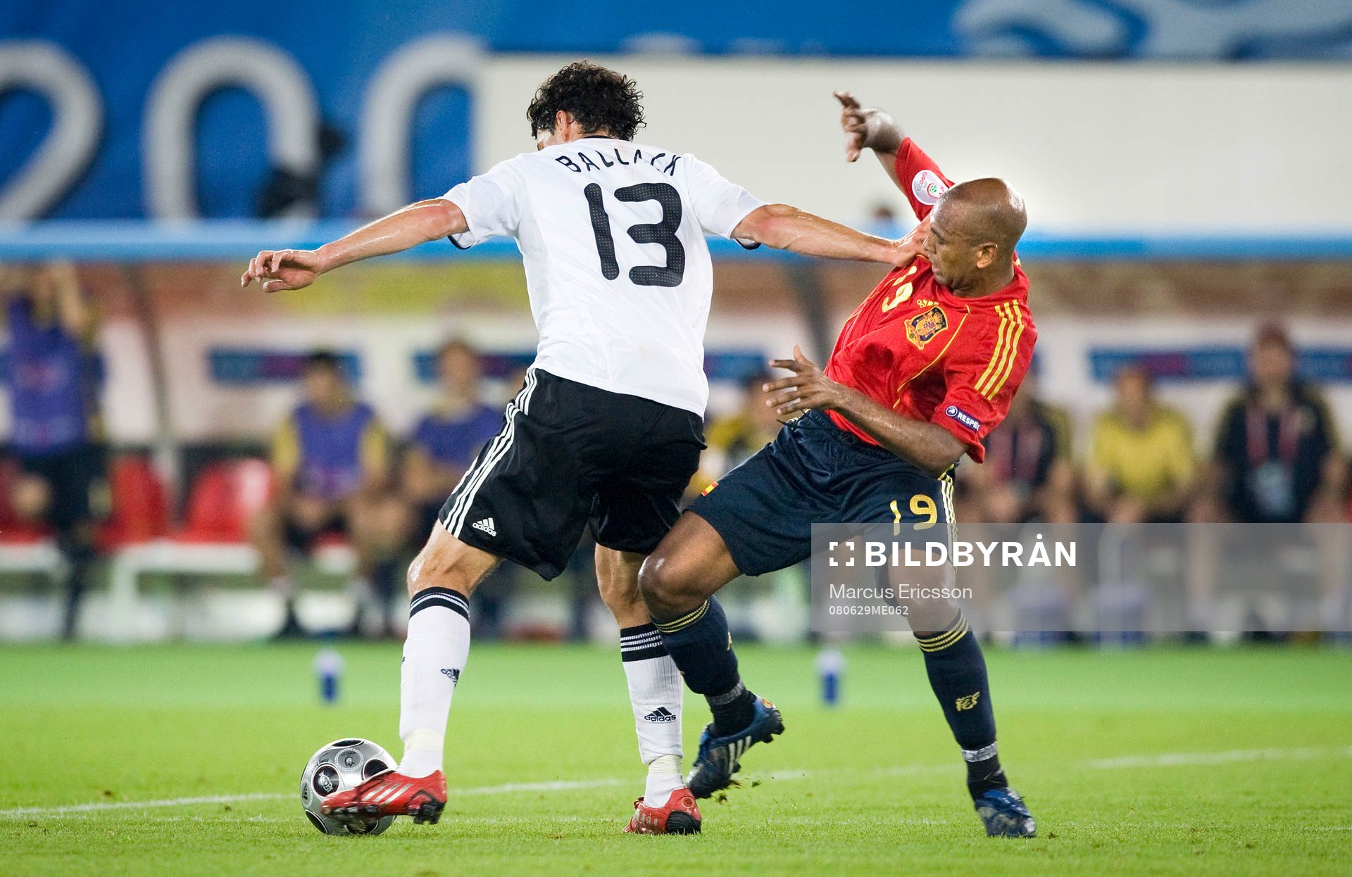 Michael Ballack, Tyskland, och Marcos Senna, Spanien