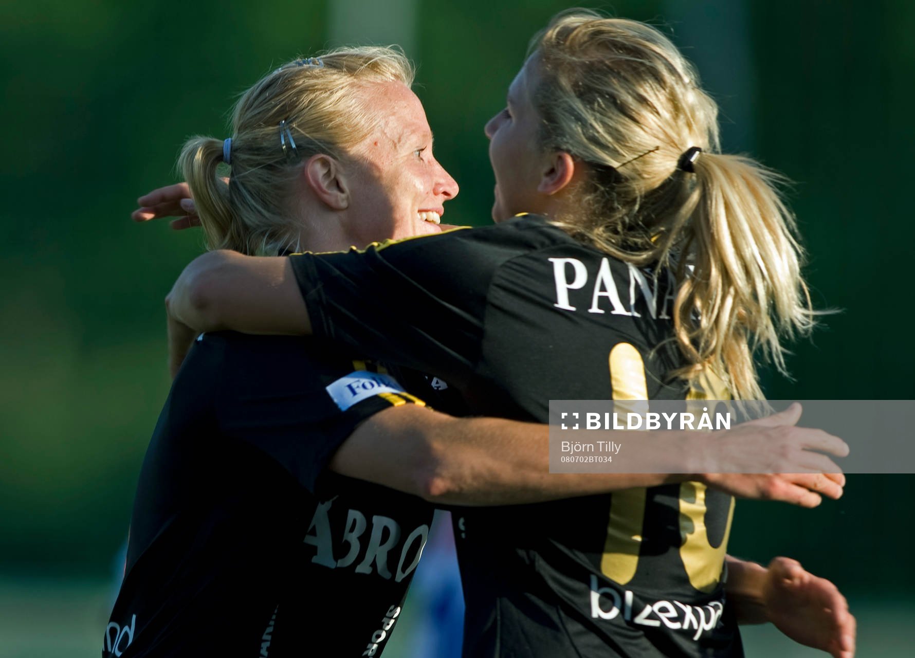  Anne Mäkinen, och Louise Fors, AIK, jubel.   
