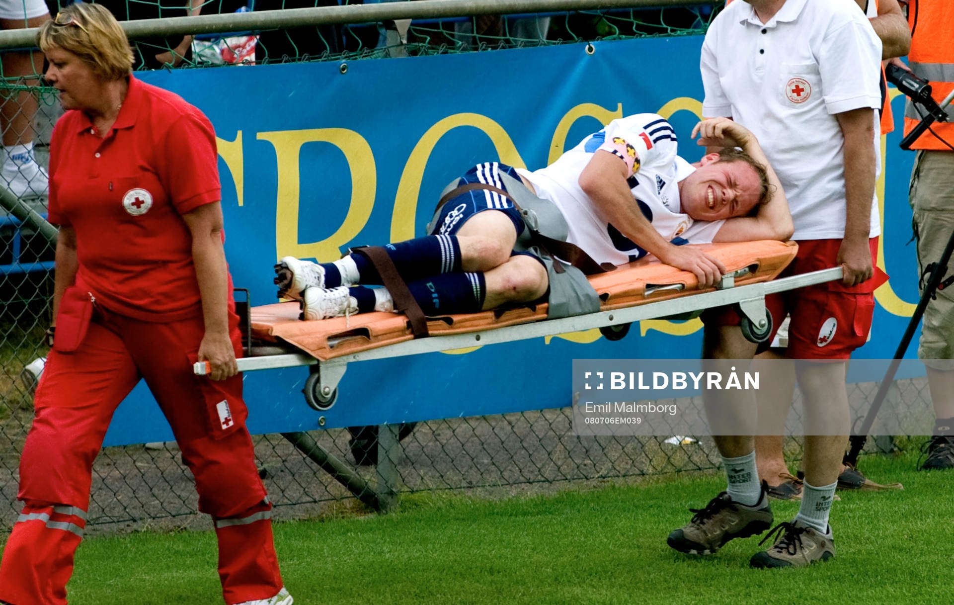 Patrik Haginge, Djurgården, bärs ut på bår, skada,