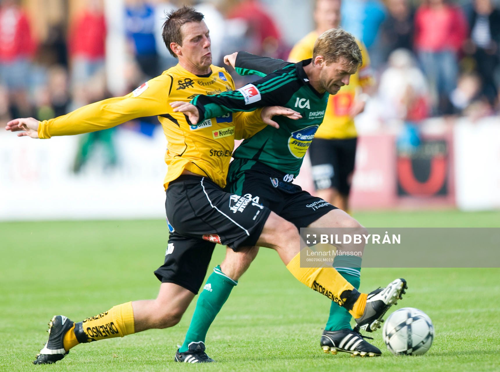 Daniel Nilsson, Mjällby ger Jesper Blomqvist, Enköping,