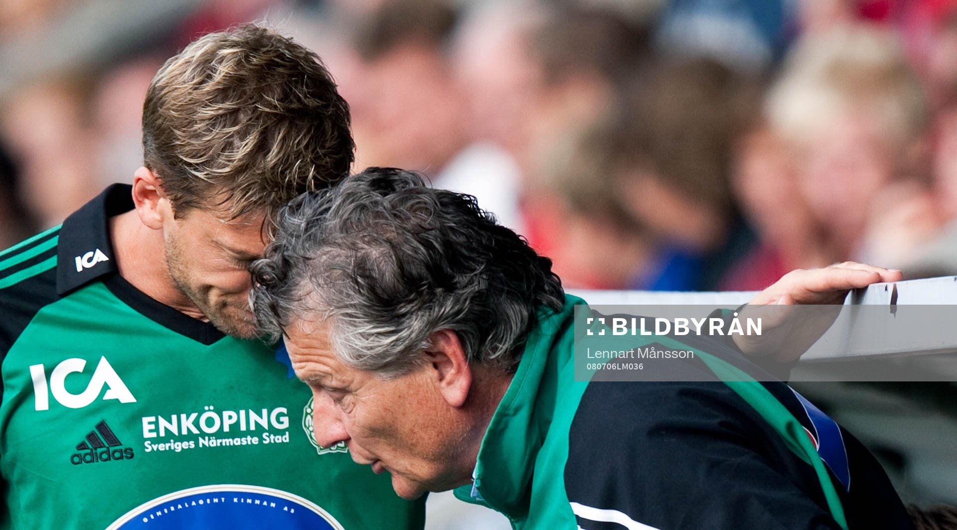 Jesper Blomqvist, tränare, pratar med Bo Petersson,