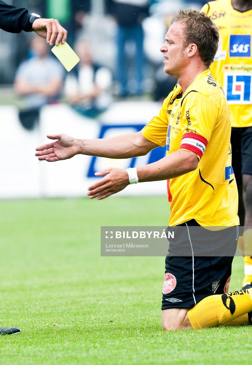 Domare ger gult kort, Marcus Ekenberg, Mjällby