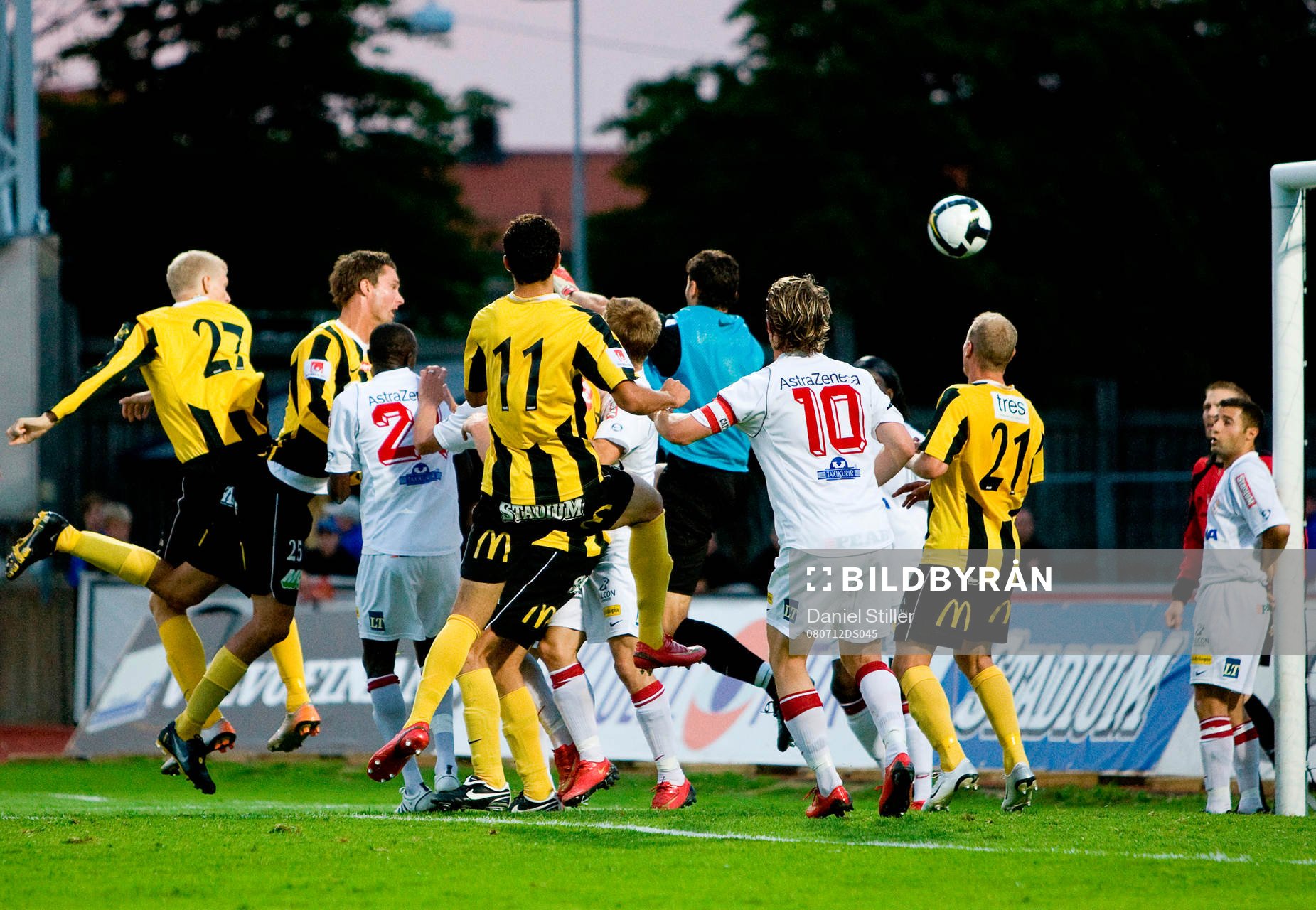 Tom Söderberg kvitterar till 1-1 för Häcken. Jubel